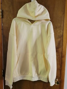 *BRAND NEW! NEVER WORN!* Pale Yellow Oversized Hooded Pullover NWOT Sweatshirt